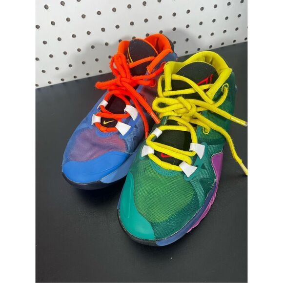 Boys Nike zoom freak 1 sneakers size 5Y - Picture 3 of 10